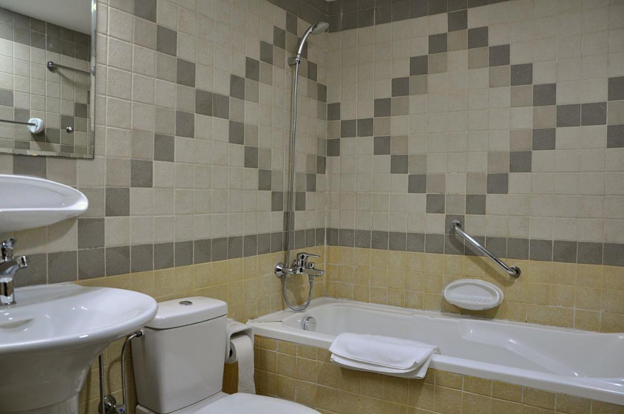 Care Holiday Homes Apartments Barsha Heights ドバイ エクステリア 写真