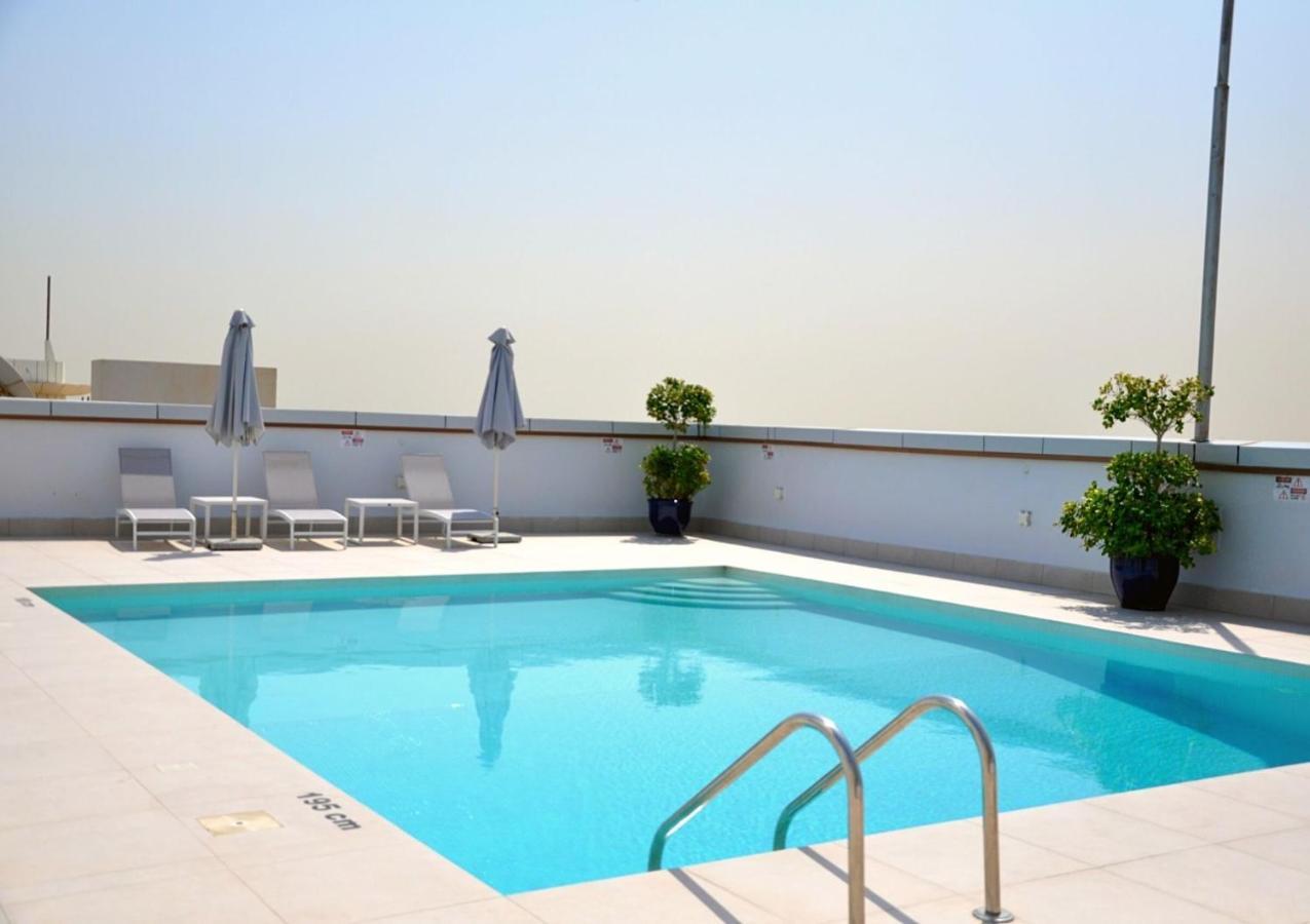 Care Holiday Homes Apartments Barsha Heights ドバイ エクステリア 写真